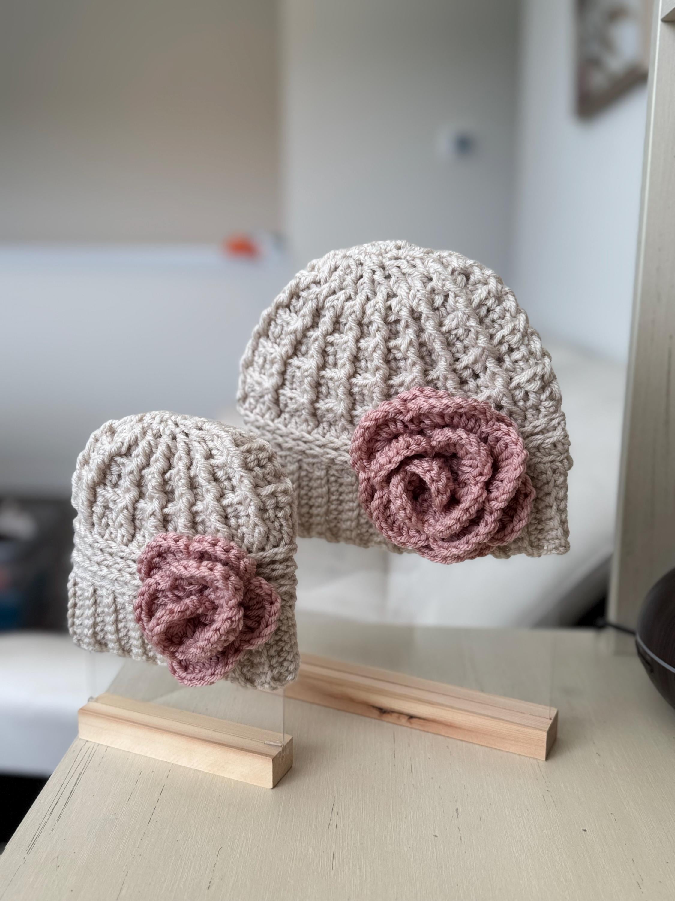 Crochet hat for baby girl- pink with white flower