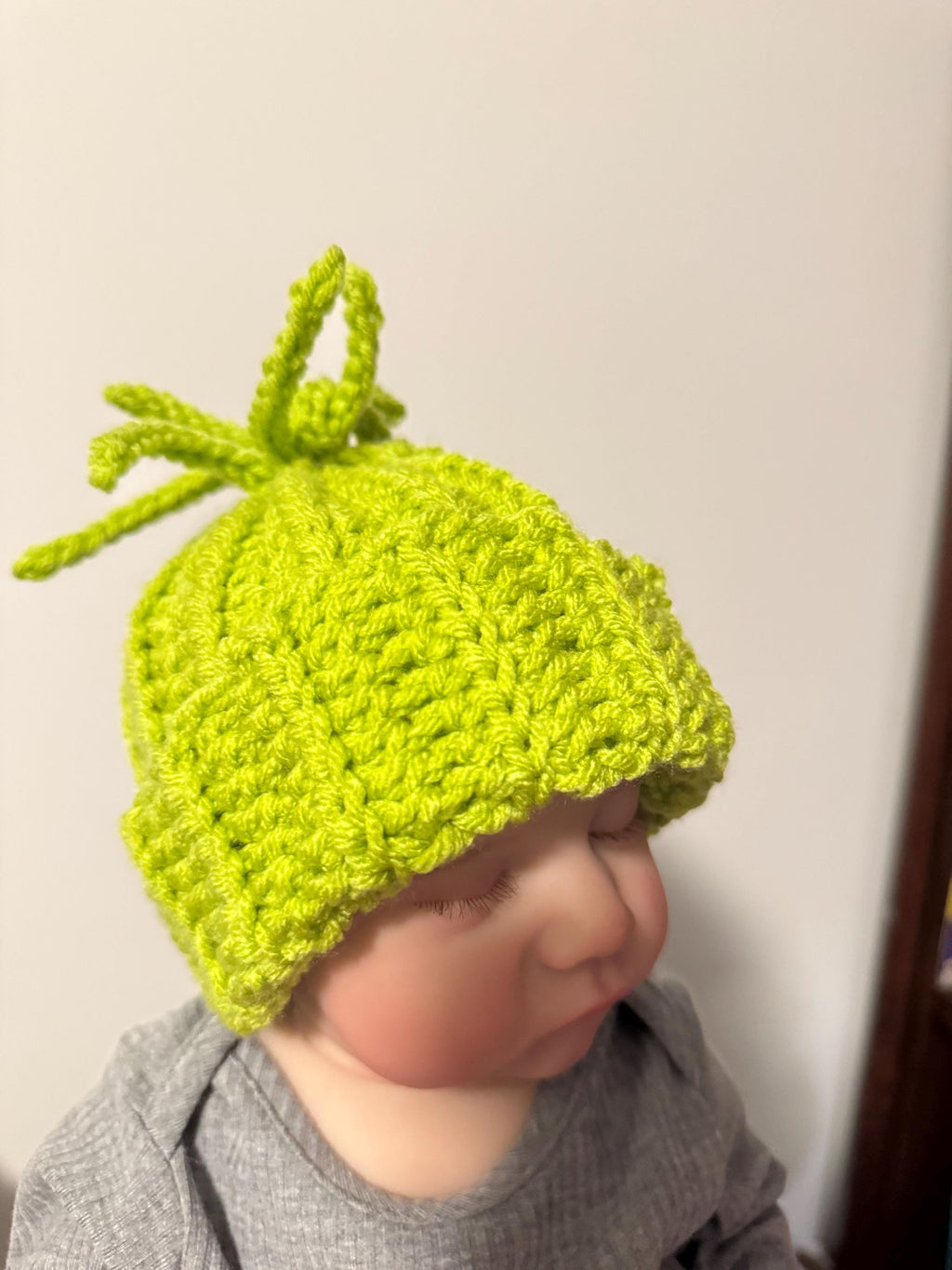 Christmas Themed Beanie Hat Slime Green Cute Little Green Guy Hat Christmas baby photo prop Christmas baby gift