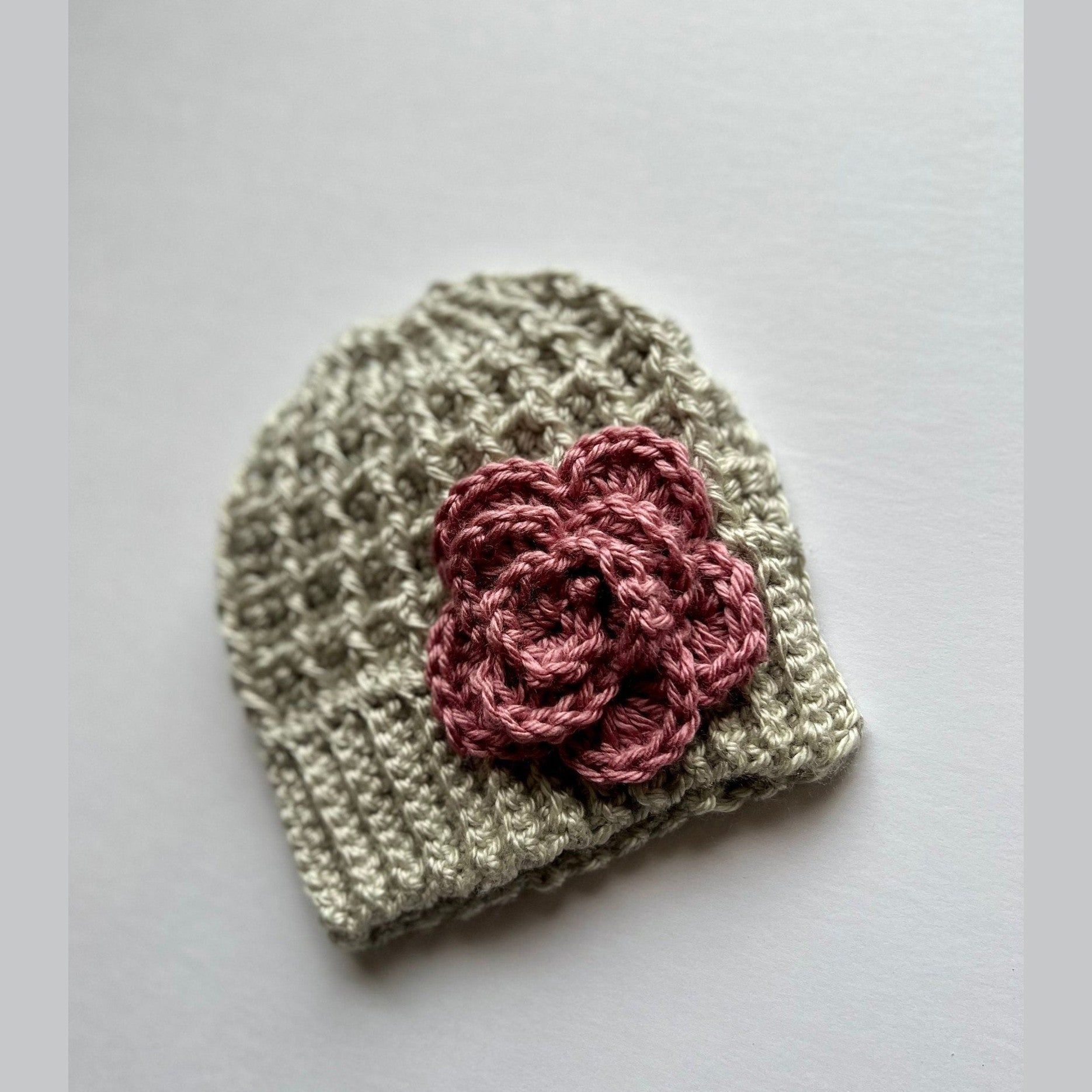 Handmade crochet hat for a baby girl, silver/light gray hat with pink crochet flower, hat for toddler girl, different sizes available - Lilly Grace Sparkle Boutique
